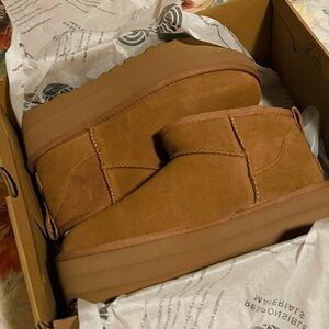 NEVER WORN and BRAND NEW UGG Ultra Mini Platforms